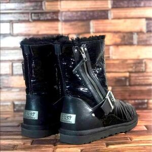 Ugg Australia Blaise short boot/slipper /shoe zip up sherpa sheepskin repaired